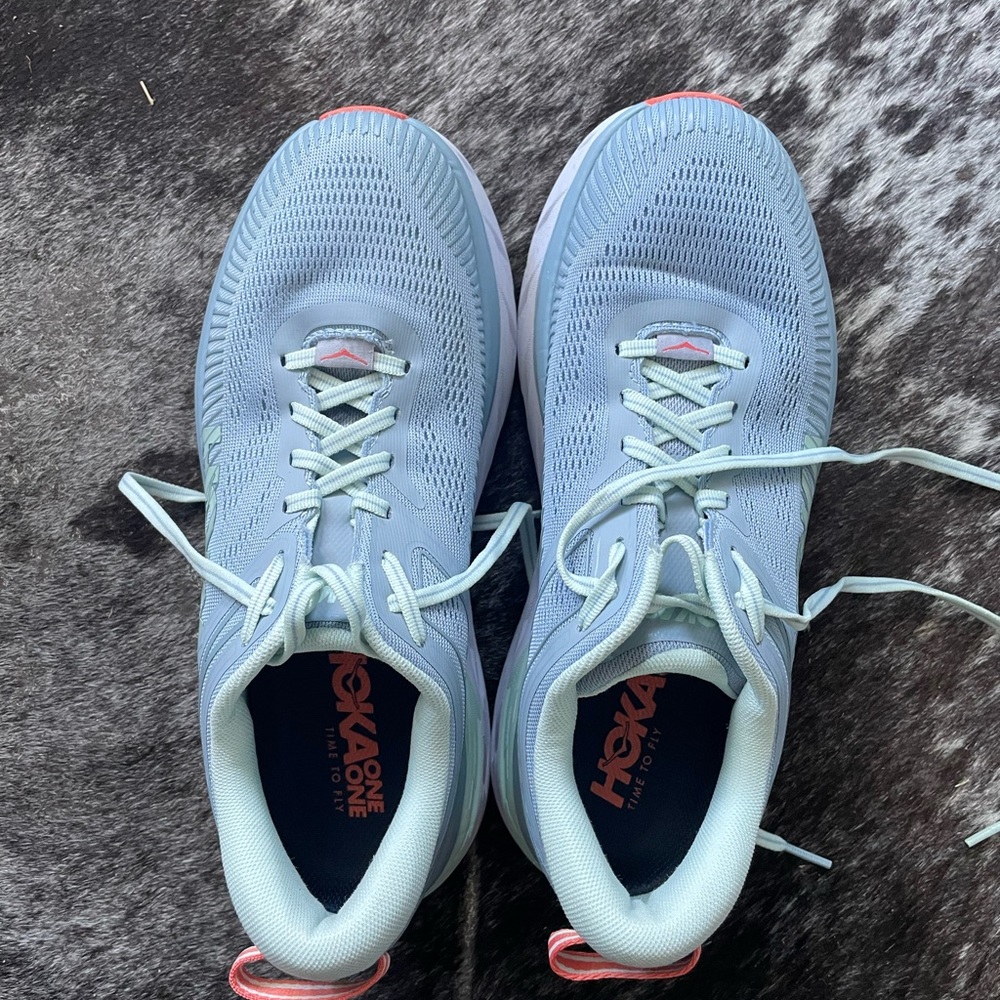 Hoka One One Bondi 7 - like new condition size 9.5